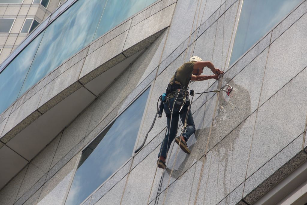 Cleaning of facade and windows
